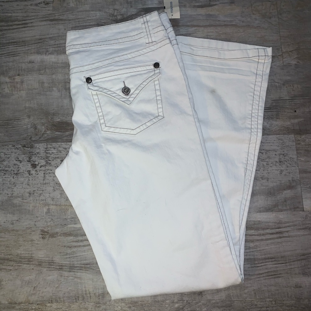 Maurice’s white khaki jeans